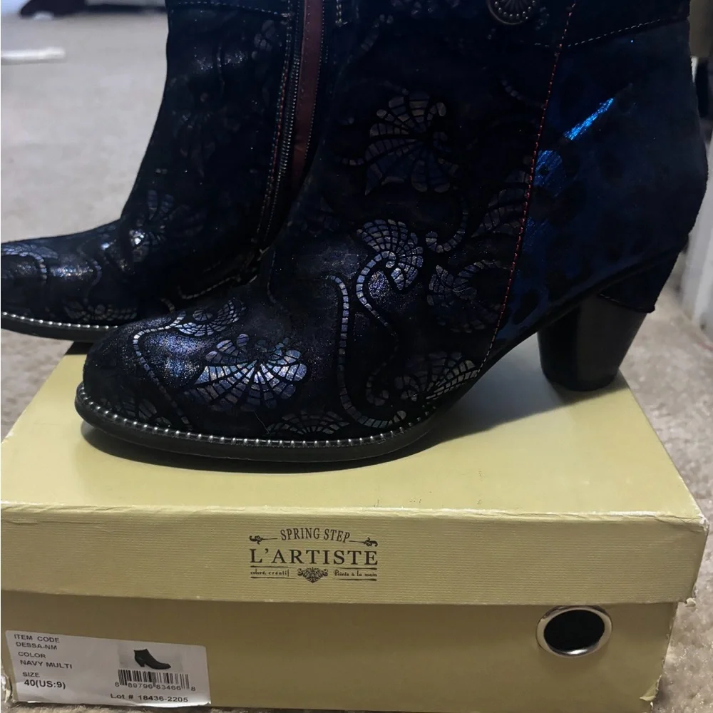 L'ATISTE Elegant Black and Blue Heeled Boots - Picture 4 of 4